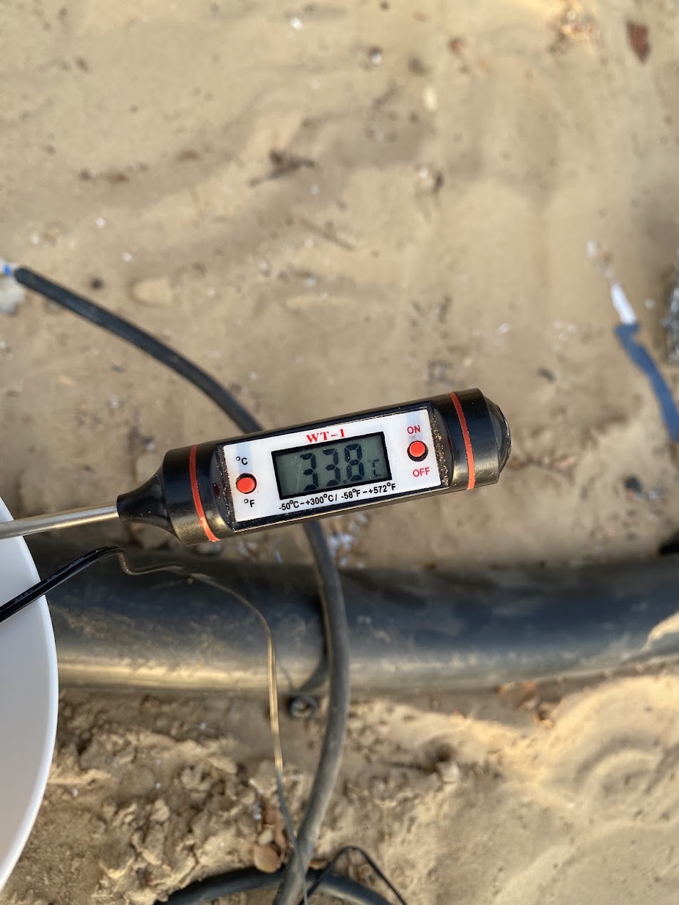 Territh field thermometer displaying 33.8 degrees Celsius